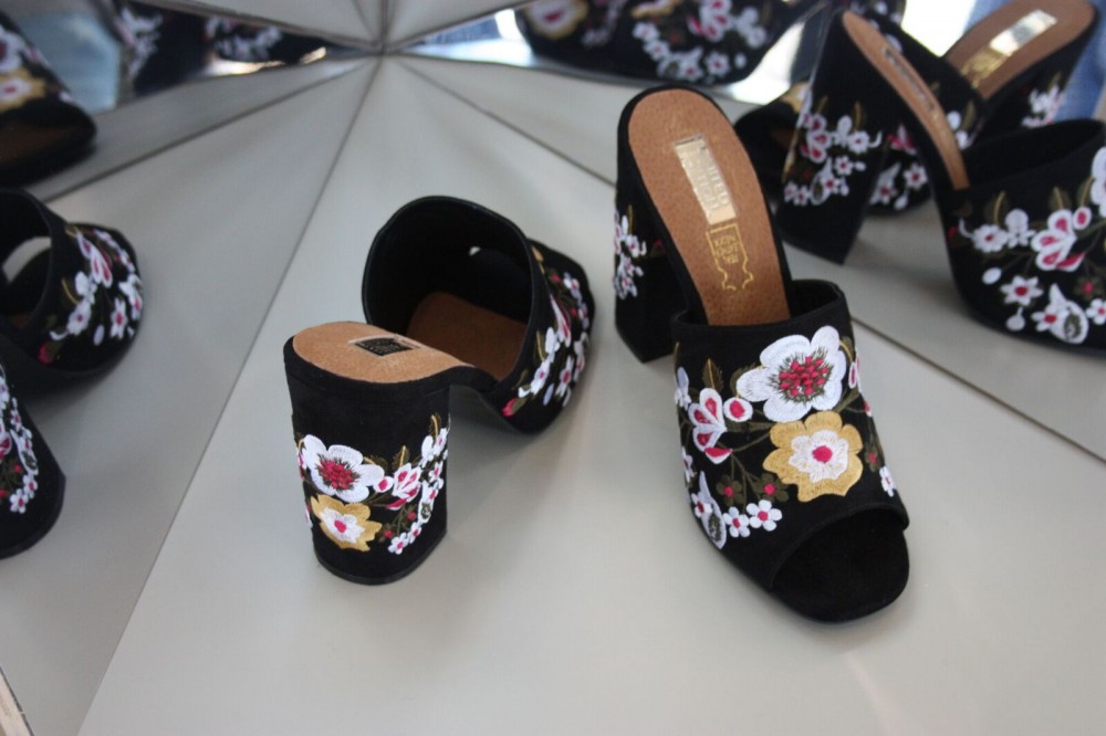zapatos flores
