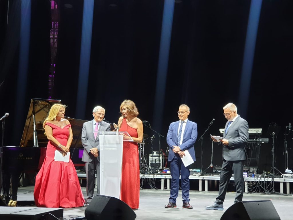 los presentadores de la gala